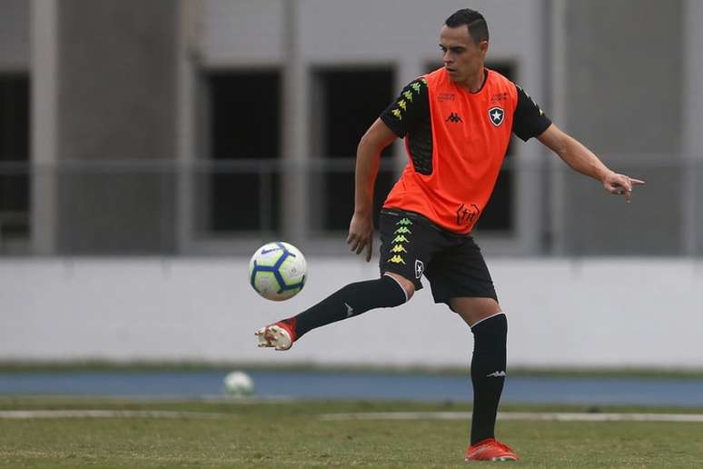 Atacante em treino do Botafogo (Foto: Vítor Silva/Botafogo)