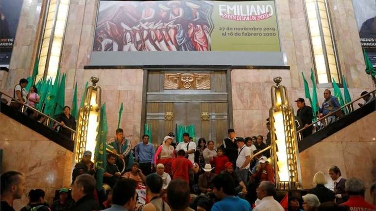 Os manifestantes ocuparam o hall de entrada do Palácio de Belas-Artes da Cidade do México