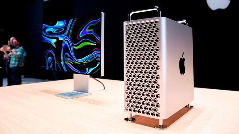 A configuração básica do Mac Pro não inclui o monitor Pro Display XDR, que custa o mesmo que o computador