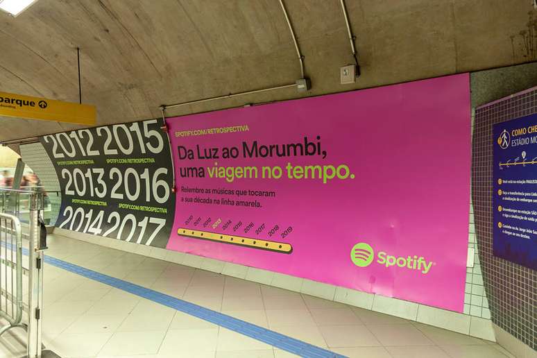 Cada estação representa um ano diferente da música.