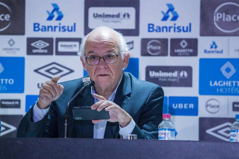 Romildo Bolzan tem citado e avaliado os jogadores do Corinthians em entrevistas recentes (Foto: Lucas Uebel/Gremio FBPA)