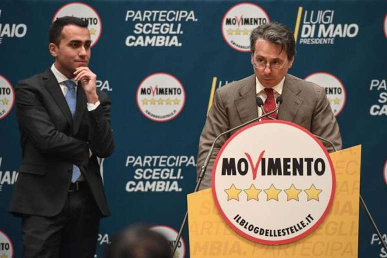 Luigi Di Maio com seu agora ex-aliado, o senador Ugo Grassi