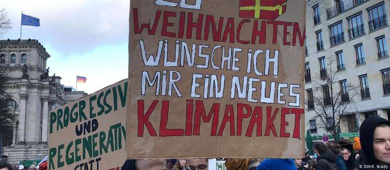 "De Natal, eu queria um novo pacote climático": protesto em Berlim