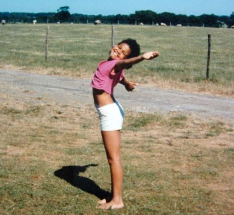 Sara-Jayne nasceu de um relacionamento que era ilegal na &Aacute;frica do Sul do apartheid