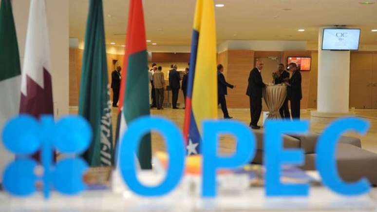 Equador deixar&aacute; de ser membro da Opep, o que permitiria aumentar livremente sua produ&ccedil;&atilde;o de petr&oacute;leo
