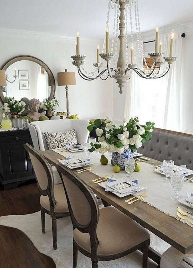 41. Decore a sala de jantar com cadeiras diferentes. Fonte: Pinterest