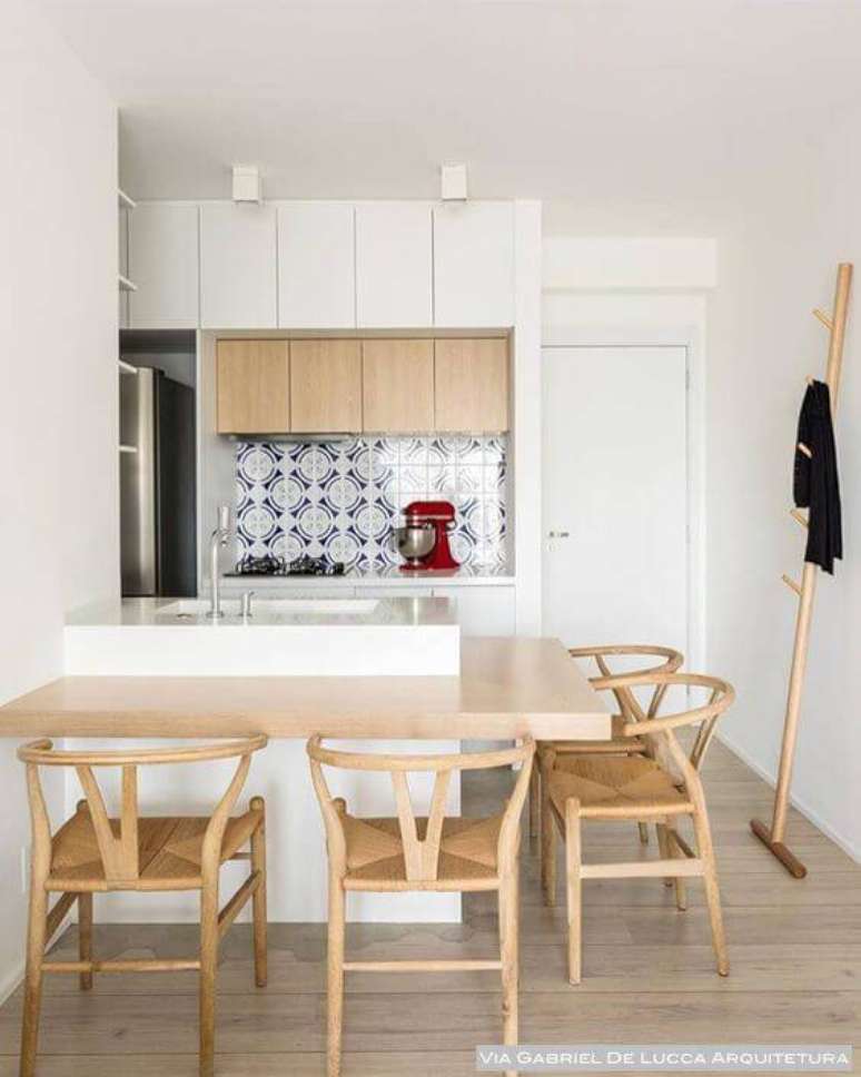 45. Balc&atilde;o de madeira para cozinha moderna &ndash; Via:&nbsp;Gabriel de Lucca Arquitetura