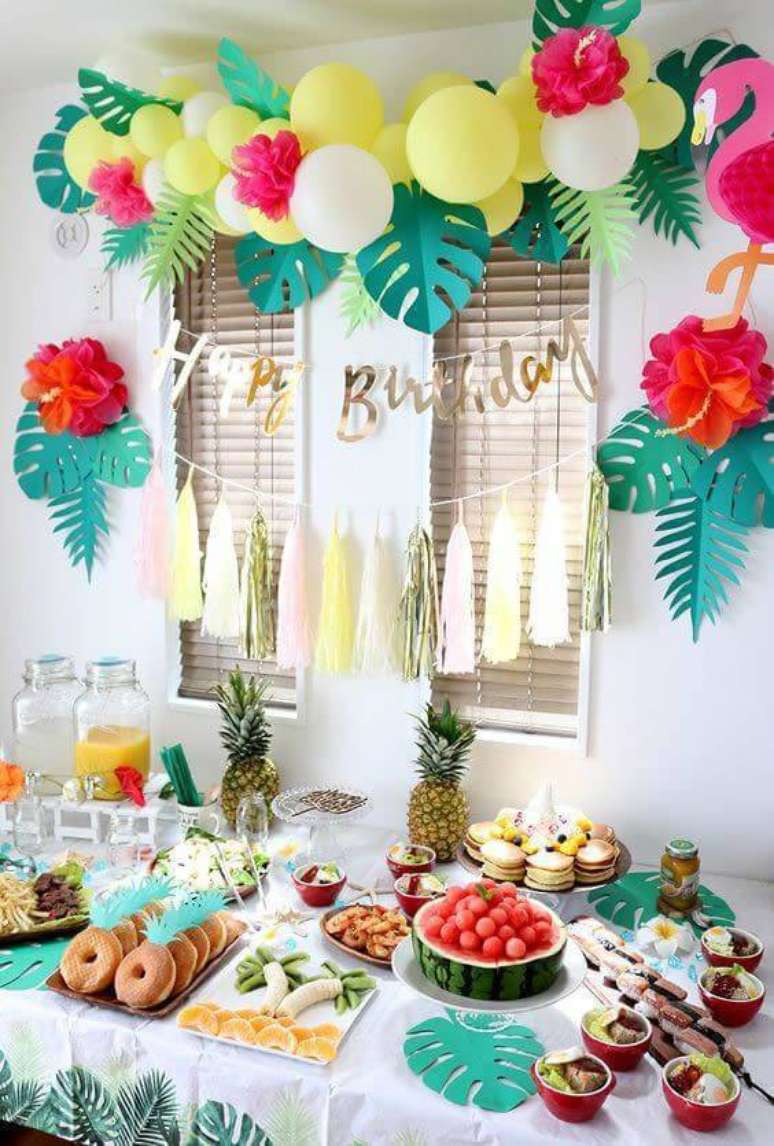 8. Festa em casa com tema tropical – Via: Pinterest