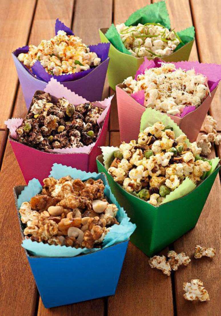 24. Que tal servir pipoca para os convidados da sua festa em casa? &ndash; Via: Claudia