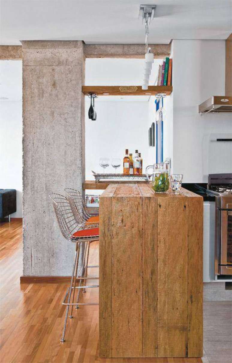 41. Mesa de madeira para cozinha &ndash; Via: Decor F&aacute;cil