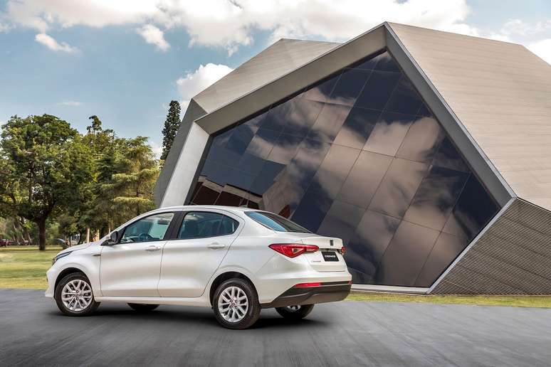 O Cronos tem um belo desenho, com toque de esportividade.