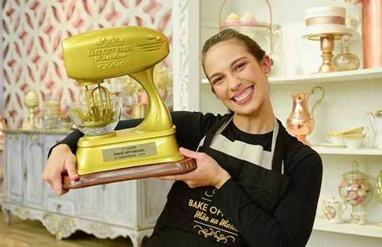Karoline, vencedora da 5ª temporada do 'Bake Off Brasil'