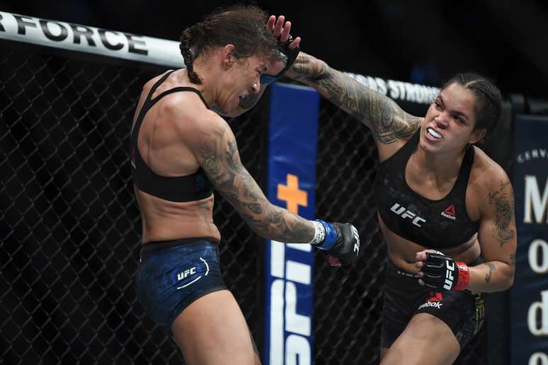 Amanda Nunes vence Germaine de Randamie no UFC.