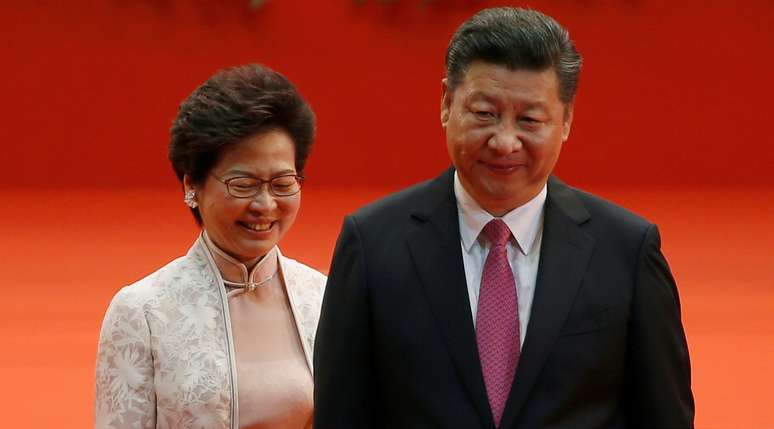 Líder do Executivo de Hong Kong, Carrie Lam, e presidente da China, Xi Jinping
01/07/2017
REUTERS/Bobby Yip