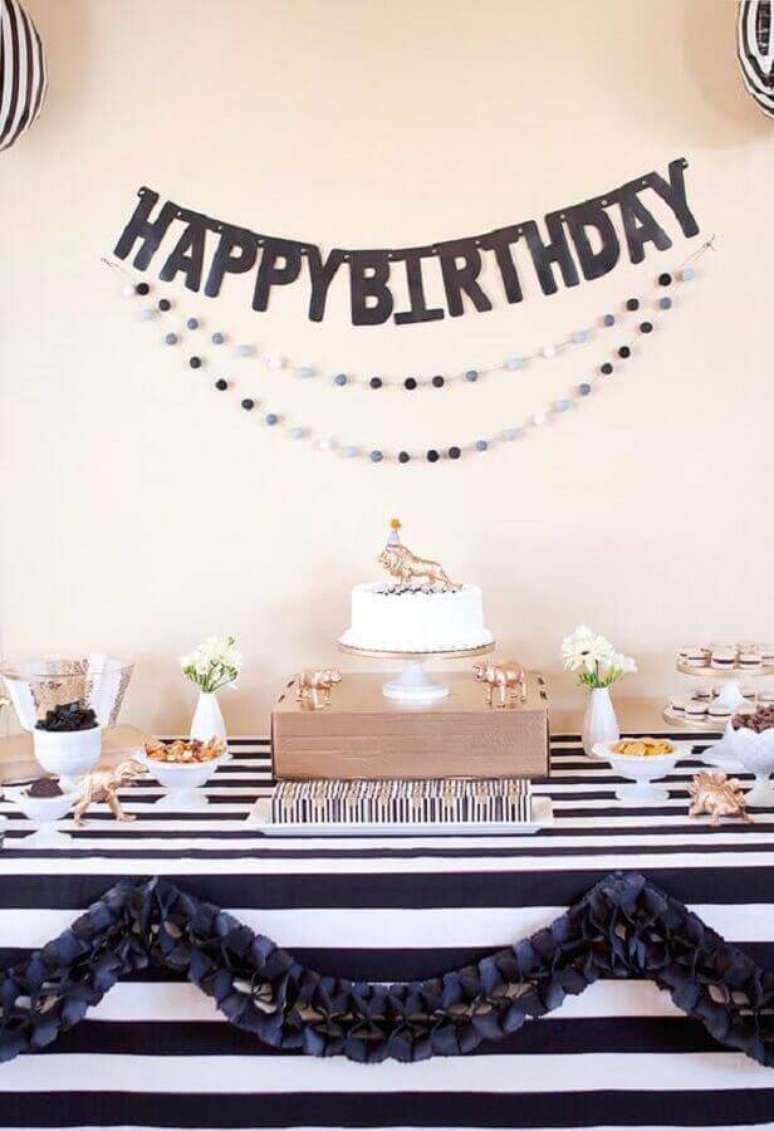 26. Decoração simples para festa de aniversário surpresa – Foto: Armelle Blog
