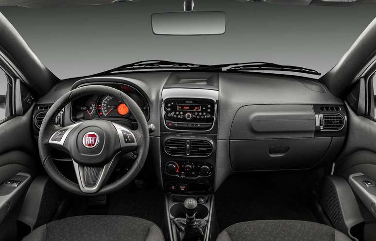 Painel da picape Fiat Strada Freedom. 