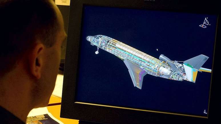 Dois pilotos americanos relataram em um documento oficial que tiveram problemas semelhantes aos que voo indon&eacute;sio teria sofrido