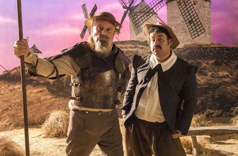 Antonio Fagundes (Alberto / Dom Quixote) e Marcelo Flores (Batista / Sancho Pança) em cena de 'Bom Sucesso', novela das 7 da Globo.

