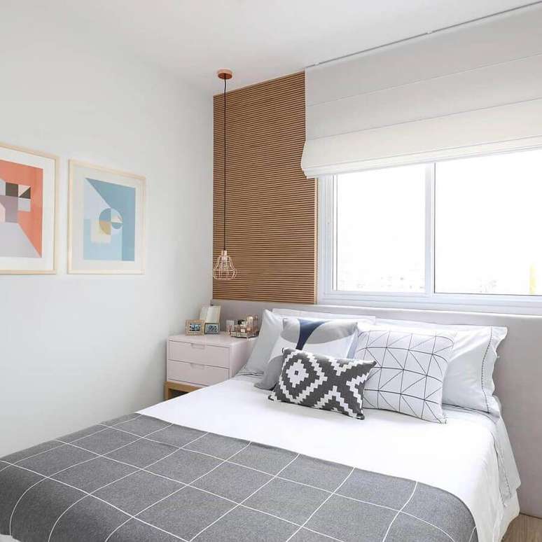 26. Cor branca para quarto de casal com decora&ccedil;&atilde;o simples &ndash; Foto: Mandril Arquitetura