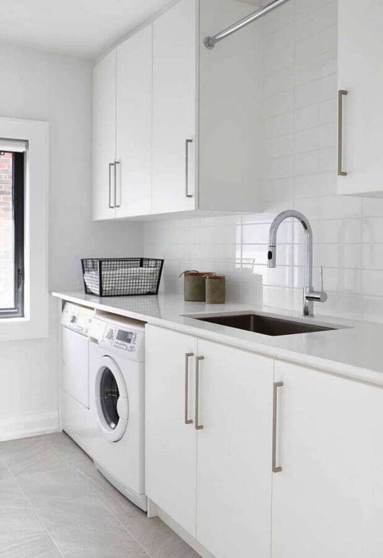 64. Lavanderia planejada na cor branca &ndash; Foto: Pinterest