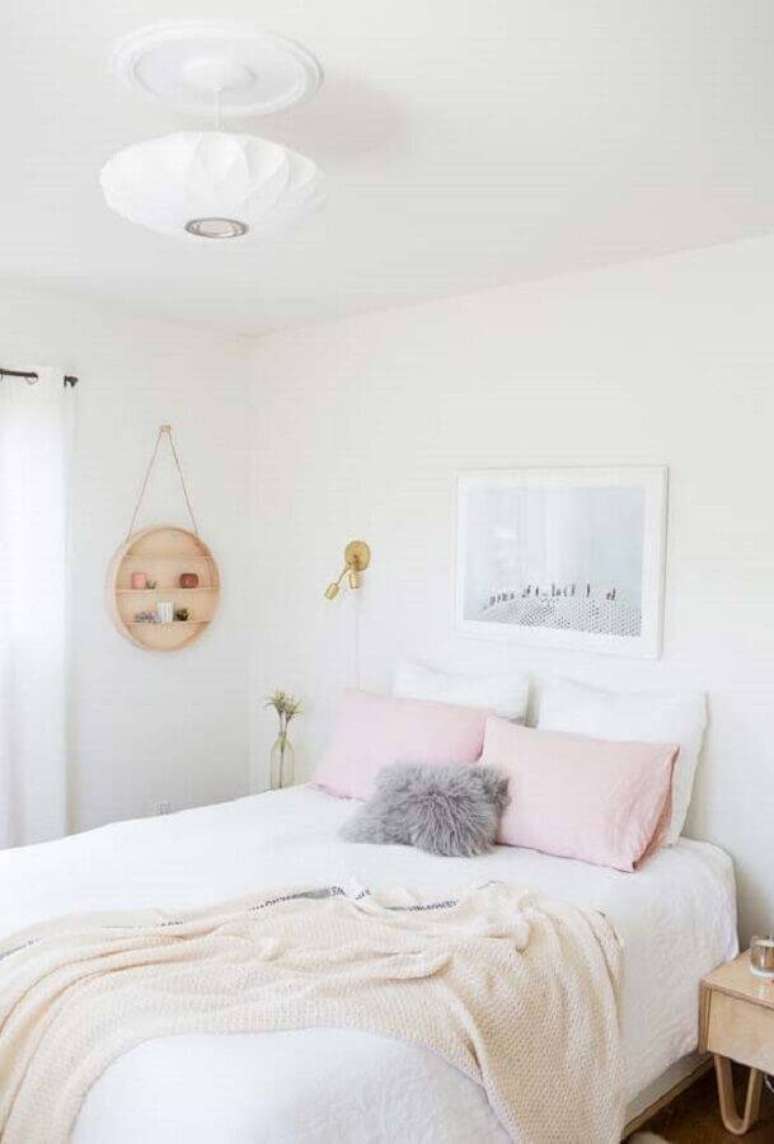 68. Decora&ccedil;&atilde;o clean para quarto na cor branca com nichos redondo de madeira &ndash; Foto: Cute & Paste