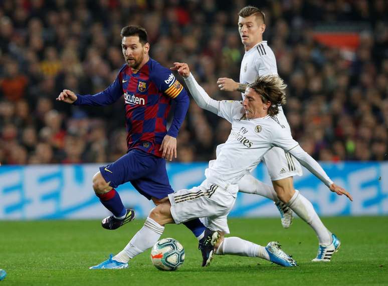 Barcelona e Real Madrid durante partida do Campeonato Espanhol no Nou Camp
18/12/2019 REUTERS/Albert Gea