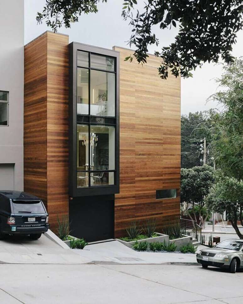 23. Casas lindas e modernas com revestimento de madeira dando um toque especial na fachada – Foto: SVM Houses
