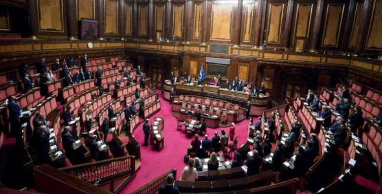 Itália pode ter referendo sobre redução do Parlamento