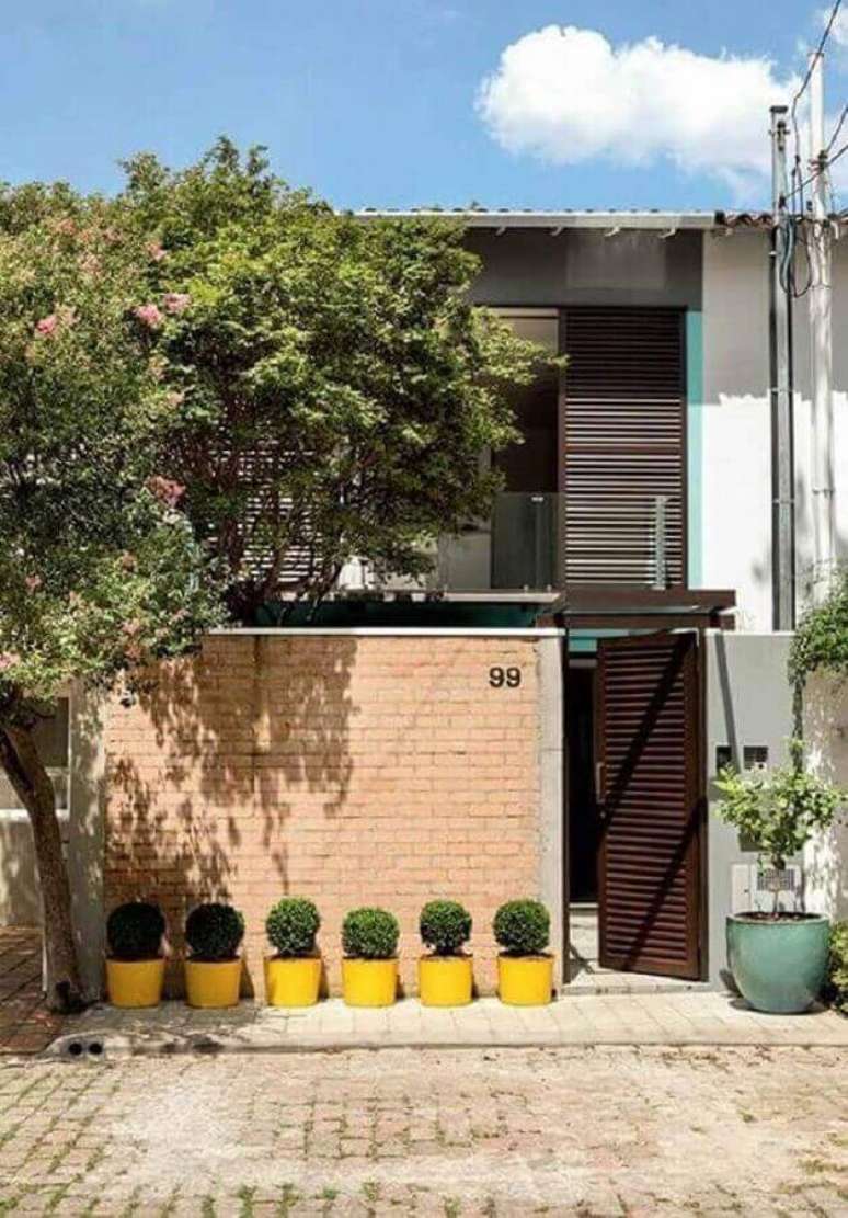 51. Casas pequenas e lindas com muro de tijolinho &agrave; vista &ndash; Foto: Dcore Voc&ecirc;