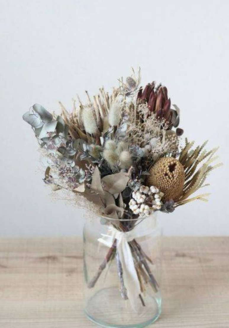 18. As flores secas são mais comuns em vasos de vidro. Foto: Pinterest