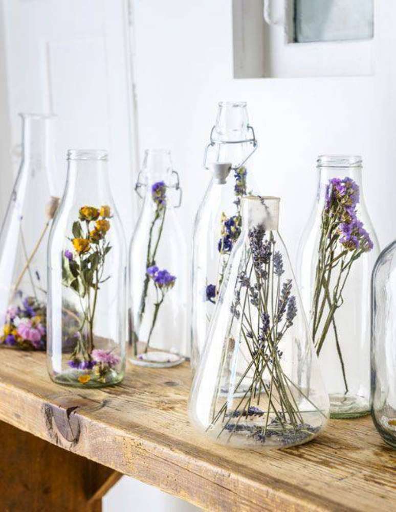 3. É possível usar as flores secas de muitas formas na decoração. Foto: Buce