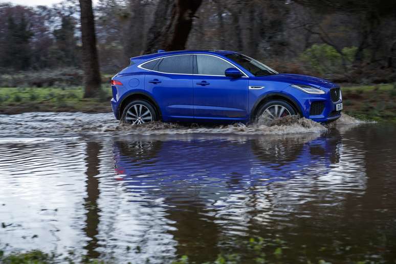 O Jaguar E-Pace não é só um &#034;rostinho bonito&#034;, ele também tem aptidão off-road.