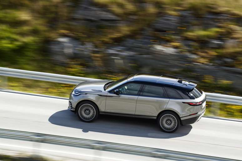 Com 380 cv de potência, o Velar V6 3.0 atinge 250 km/h.