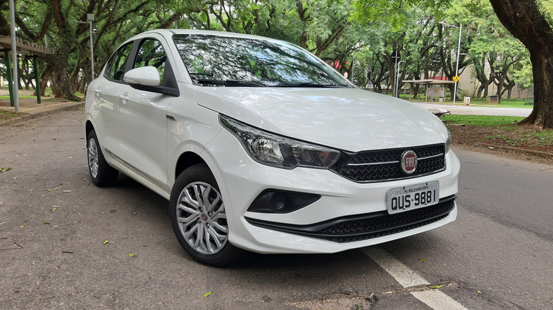 Fiat Cronos Drive 1.8: uma opção interessante para quem busca um motor potente.