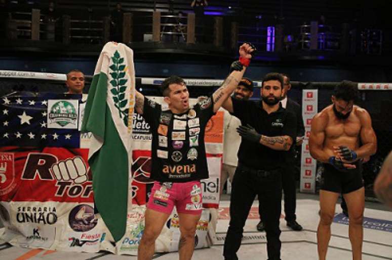 Ronys Torres conquistou grande vitória na luta principal do Shooto Brasil 99 (Foto: Marcell Fagundes)