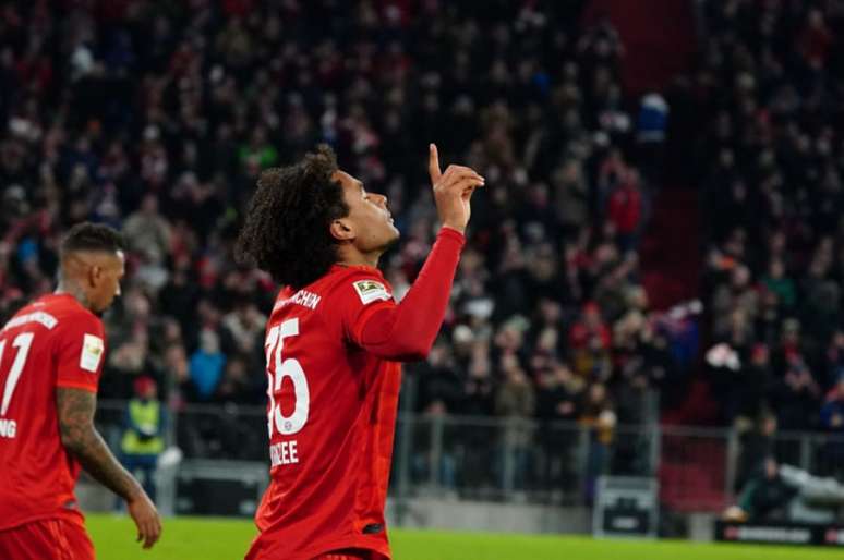 Zirkzee entra para ser mais uma vez decisivo para o Bayern na vitória contra o Wolfsburg (Divulgação Twitter)