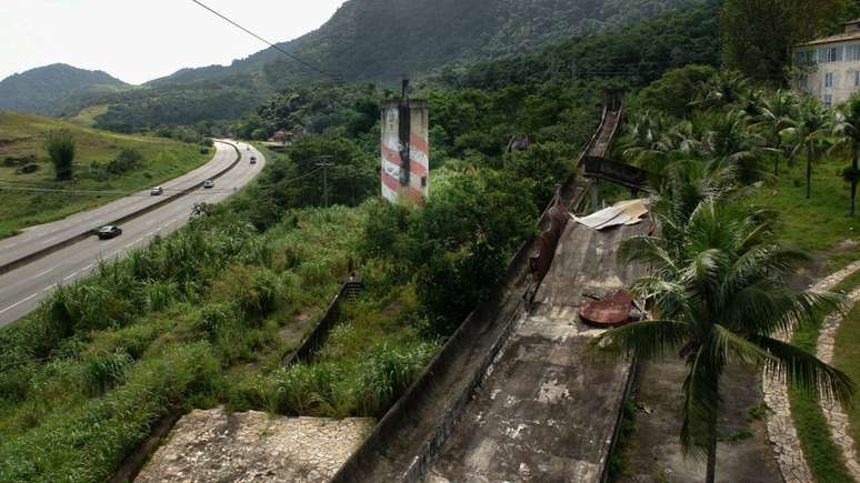 O parque fica à beira da rodovia Rio-Santos, em Itaguaí, a 85 km do Rio de Janeiro