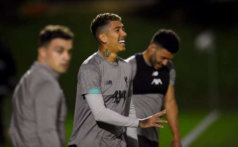 Liverpool, de Firmino, enfrentará o Leicester.