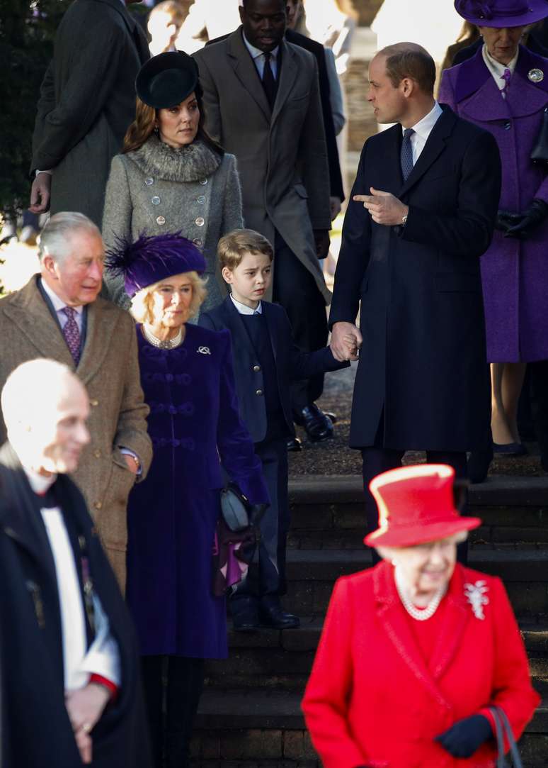 Fam&iacute;lia real deixa igreja de Santa Maria Madalena em Sandringham. REUTERS/Phil Noble