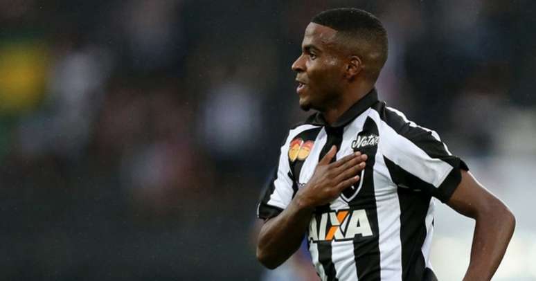 Ezequiel é criado nas categorias de base do Botafogo (Foto: Vitor Silva/SSPress/Botafogo)