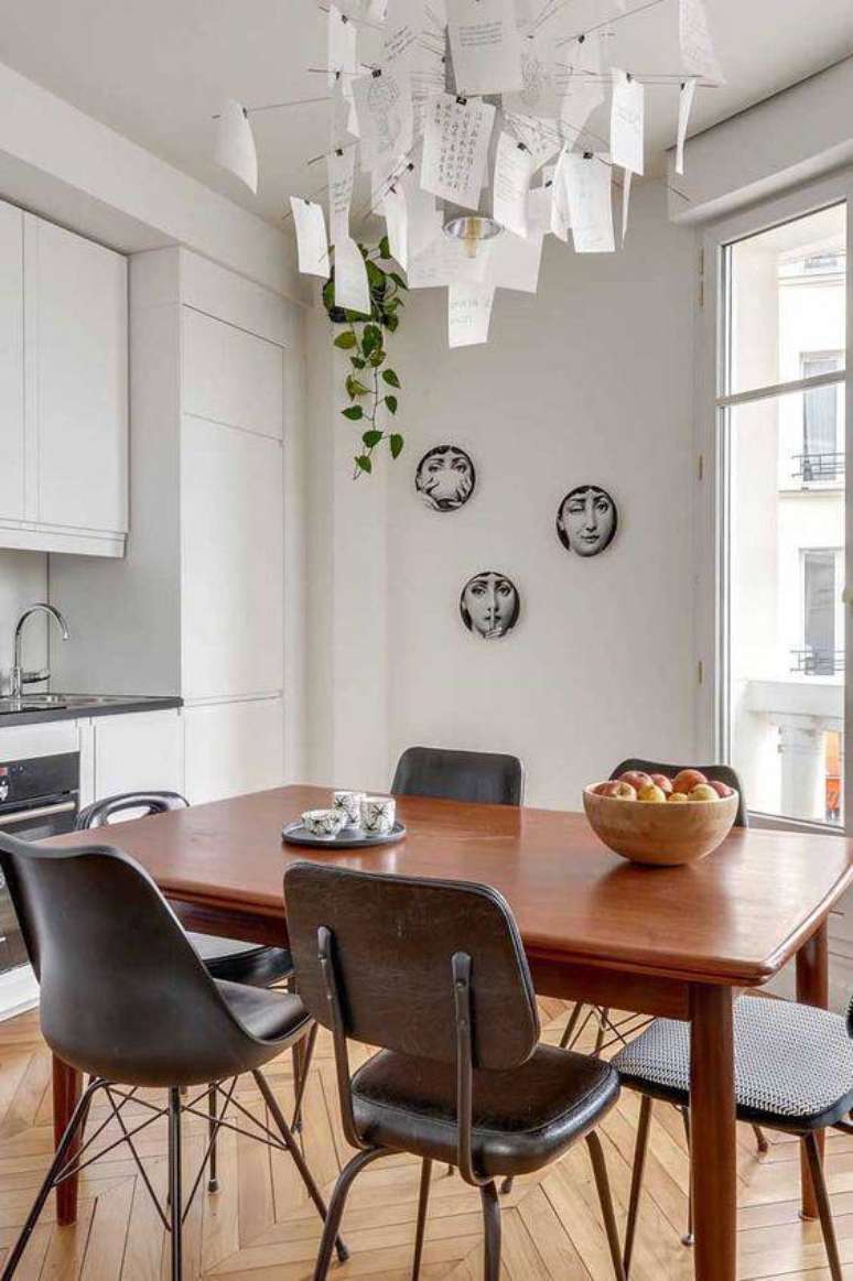 19. Lustres modernos usam materiais variados. Foto: Decor F&aacute;cil