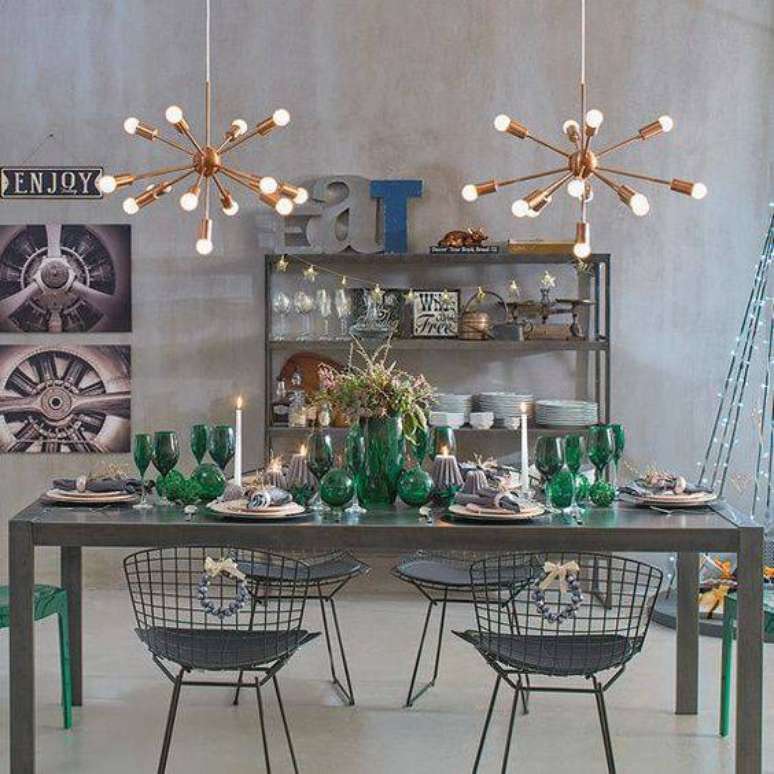 25. Os lustres modernos s&atilde;o &oacute;timos se usados em conjuntos. Foto: Casa Cl&aacute;udia