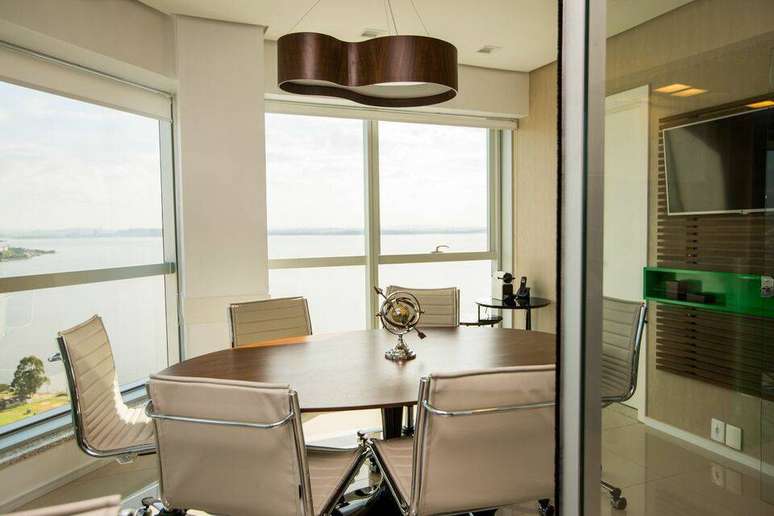 26.Vale a pena investir em lustres modernos. Projeto de DH Arquitetura