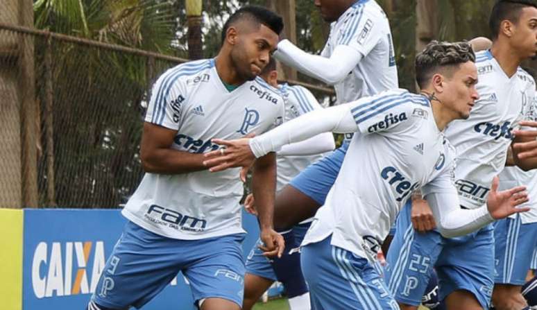 Os atacantes Miguel Borja e Artur negociam os seus desligamentos do Palmeiras (Agência Palmeiras/Divulgação)