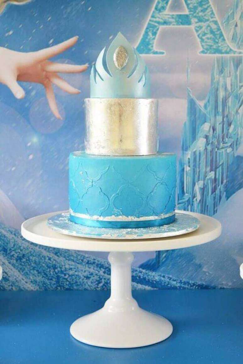 8. Coroas são ótimas como topo de bolo da Frozen – Foto: Kara’s Party Ideas
