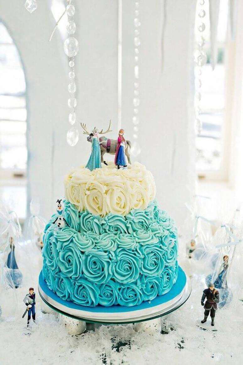10. Escolha um topo de bolo da Frozen que seja proporcional ao tamanho do seu bolo – Foto: A Minha Festinha