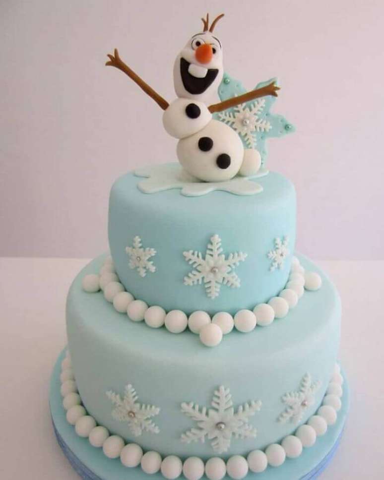 16. Invista no bolo de aniversário da Frozen decorado com pasta americana para uma festa personalizada – Foto: My Social Mate