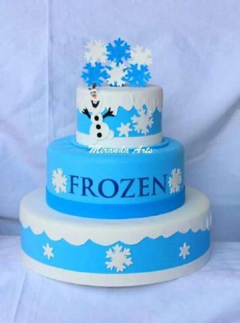 5. Modelo lindo de bolo fake da Frozen para decorar a sua festa – Foto: Assetproject