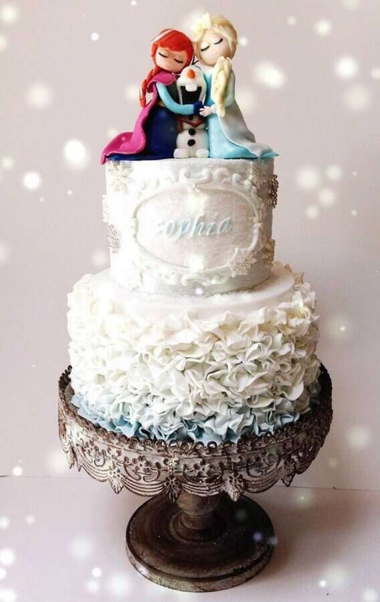 40. Decoração para bolo de aniversário da Frozen 2 andares – Foto:Happy Birthday World