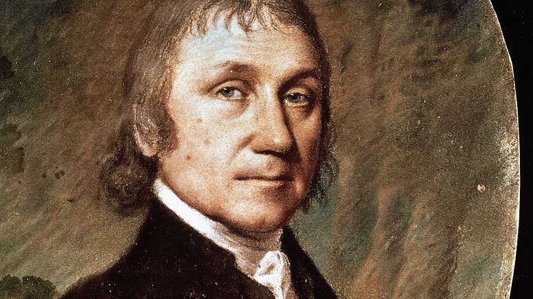 Joseph Priestley encontrou e isolou o oxigênio; Lavoisier o nomeou e o entendeu